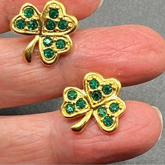AVON Gold & Green Shamrock Vintage Pierced Earrings - Picture 8 of 8